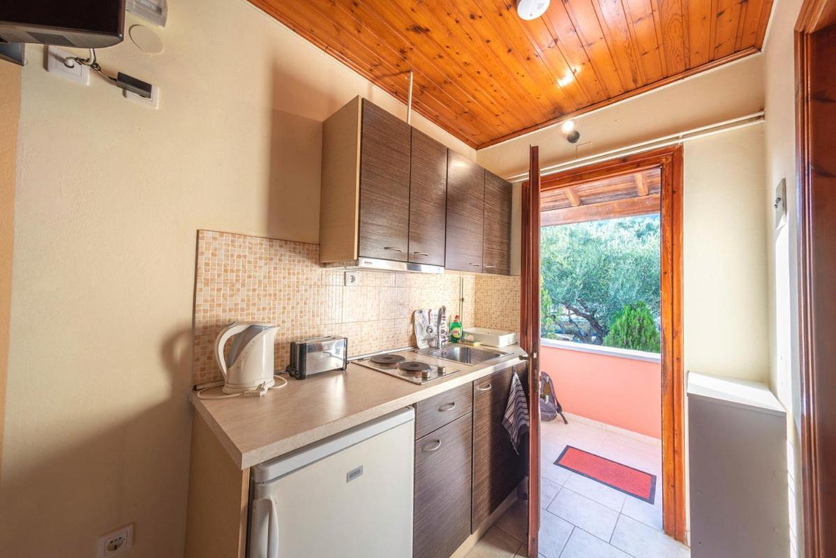 Mimosa Apartments With Pool Παλαιοκαστρίτσα Εξωτερικό φωτογραφία