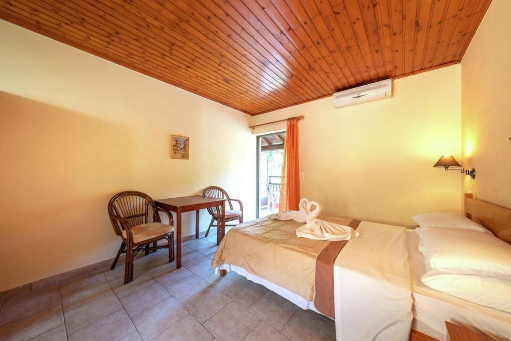 Mimosa Apartments With Pool Παλαιοκαστρίτσα Εξωτερικό φωτογραφία