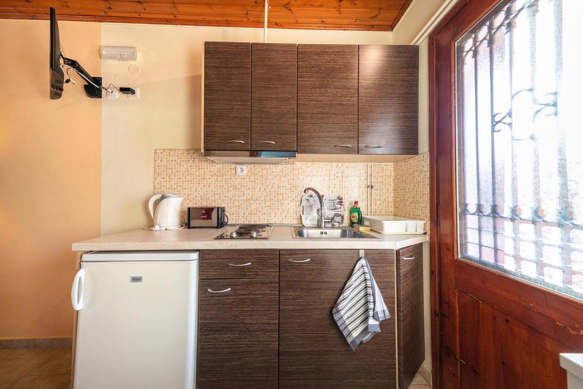 Mimosa Apartments With Pool Παλαιοκαστρίτσα Εξωτερικό φωτογραφία